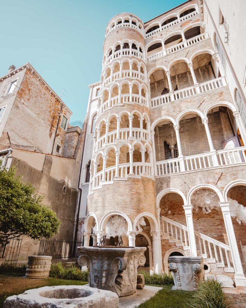 Scala Contarini del Bovolo
