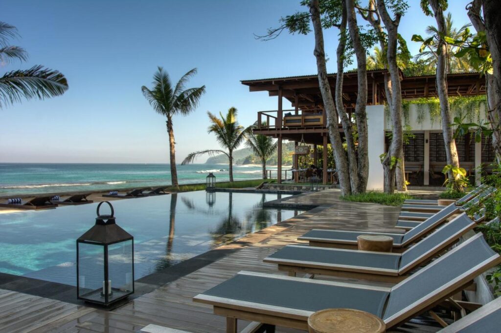 Senggigi beach hotels with private pool